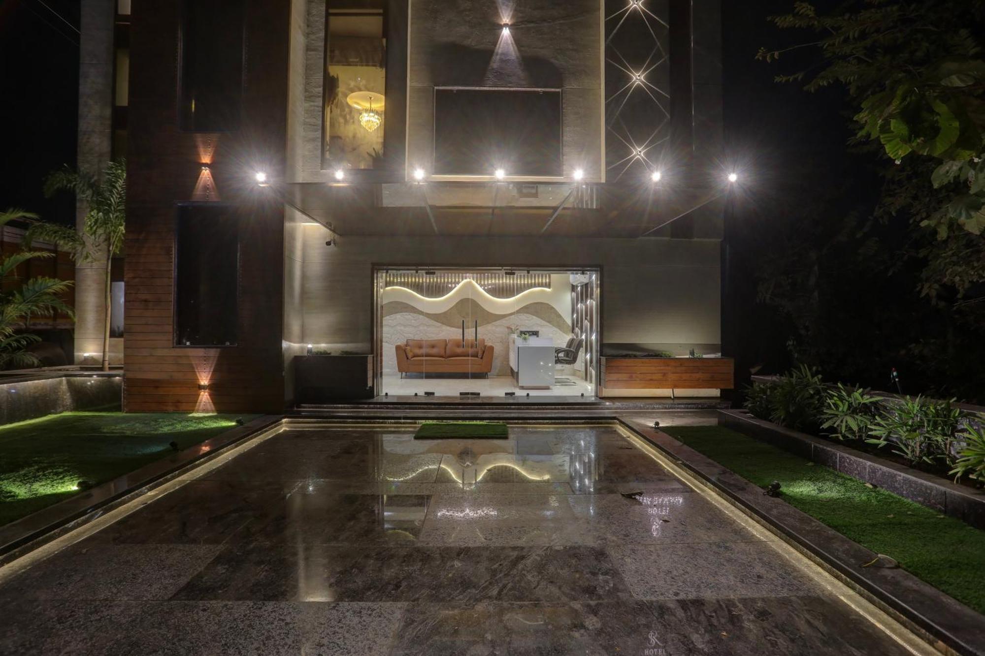 מלון גוואליור Super Collection O Belgacihia Near Kolkata Railway Station מראה חיצוני תמונה