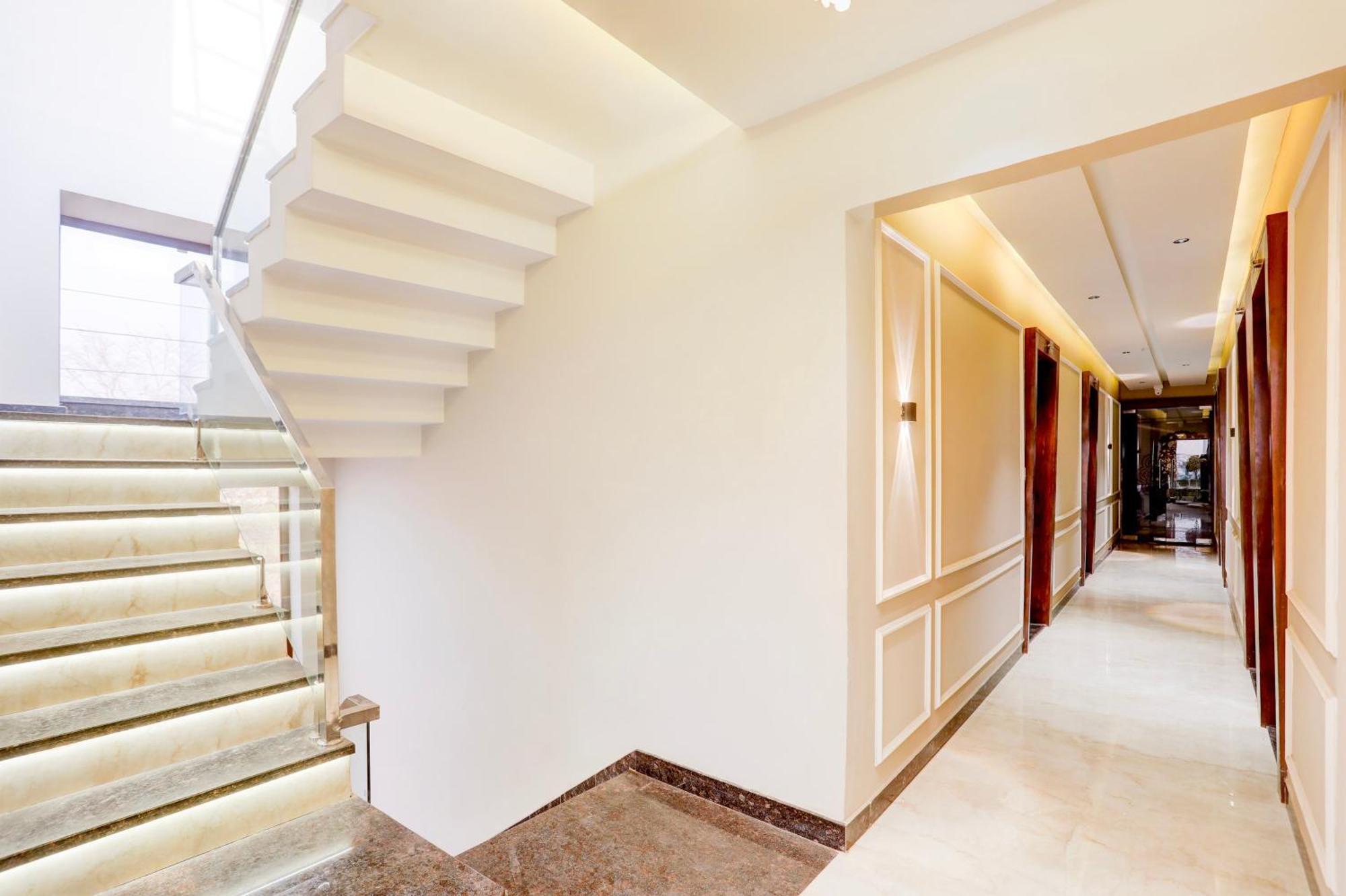 מלון גוואליור Super Collection O Belgacihia Near Kolkata Railway Station מראה חיצוני תמונה