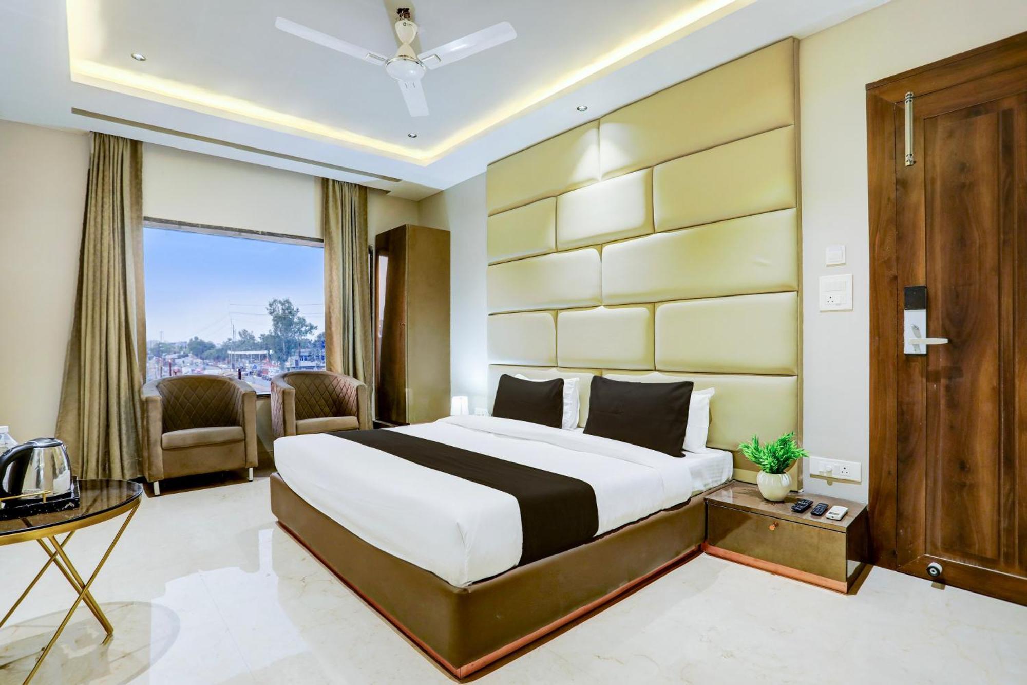 מלון גוואליור Super Collection O Belgacihia Near Kolkata Railway Station מראה חיצוני תמונה